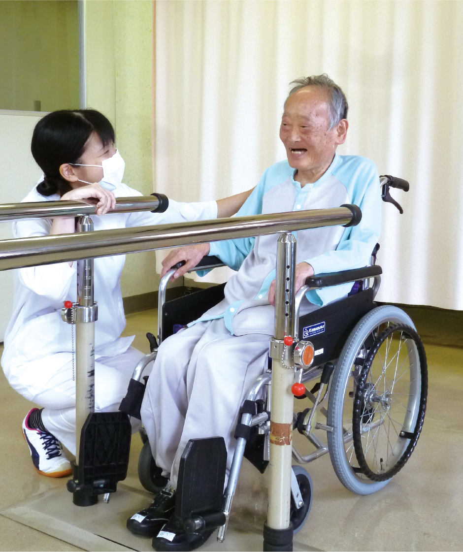 平行棒での歩行訓練の様子